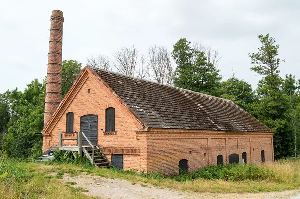 Antigo edifício da indústria abandonada — Fotografia de Stock