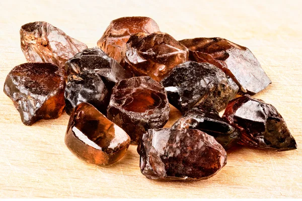 doğal Zirkon crystals