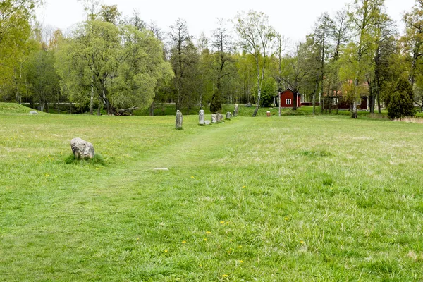 Kuukaudet antiikin tien vieressä — kuvapankkivalokuva