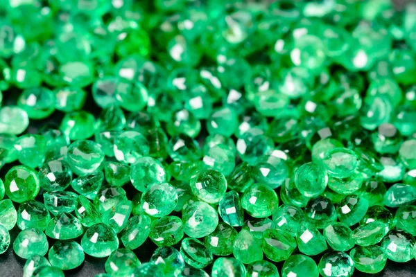 Emeralds, lots of — Stock Photo, Image