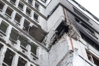 Ukrayna 2022 'de savaş. Kharkiv Ukrayna 'daki Rus füzeleri sonrasında yıkıldı, bombalandı ve yakıldı. Rus saldırganlığı, çatışma. Rus saldırısı Ukrayna 'da. Rusya Ukrayna 'yı bombalıyor