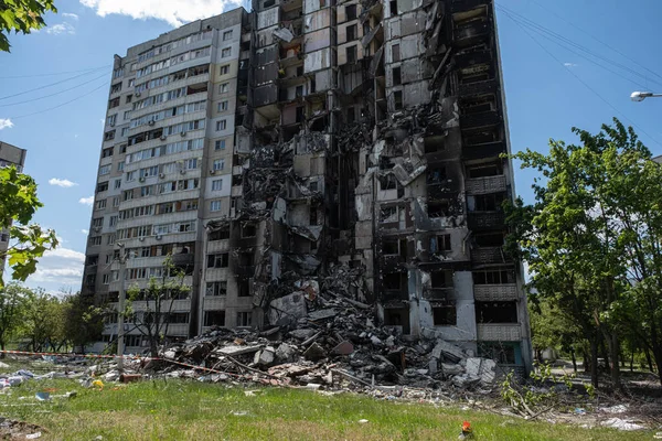 Válka Ukrajině2022 Zničeno Bombardováno Spáleno Obytné Budovy Ruských Raketách Charkově — Stock fotografie