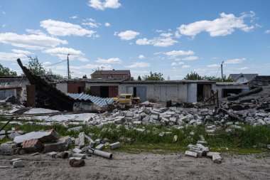 Ukrayna 2022 'de savaş. Kharkiv Ukrayna 'daki Rus füzelerinin ardından evlerin bombalanması ve yakılması. Rus saldırganlığı, çatışma. Rus saldırısı Ukrayna 'da. Rusya Ukrayna 'yı bombalıyor