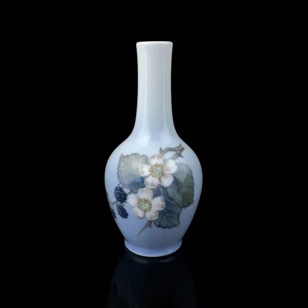 Antike Porzellanvase Auf Schwarzem Hintergrund Vintage Keramikvase Mit Blauem Blumenmuster — Stockfoto