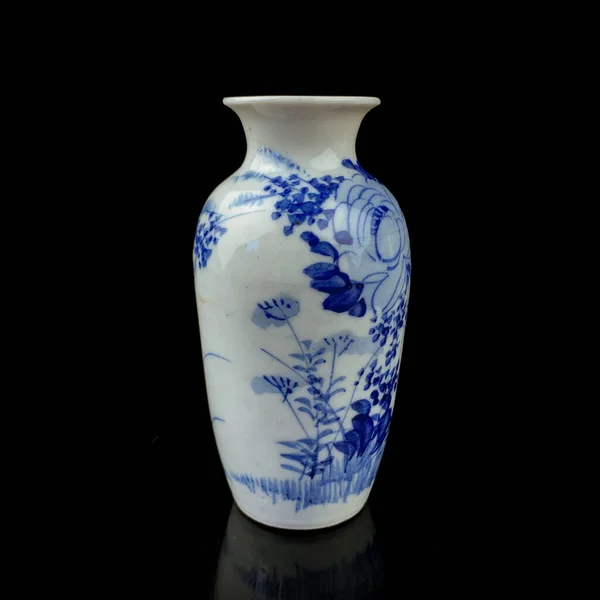 Antike Porzellanvase Orientalischen Stil Auf Schwarzem Isoliertem Hintergrund Vintage Keramikvase — Stockfoto