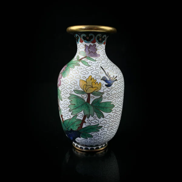 Starožitná Váza Orientálním Stylu Černém Izolovaném Pozadí Ročník Váza Květinovým — Stock fotografie