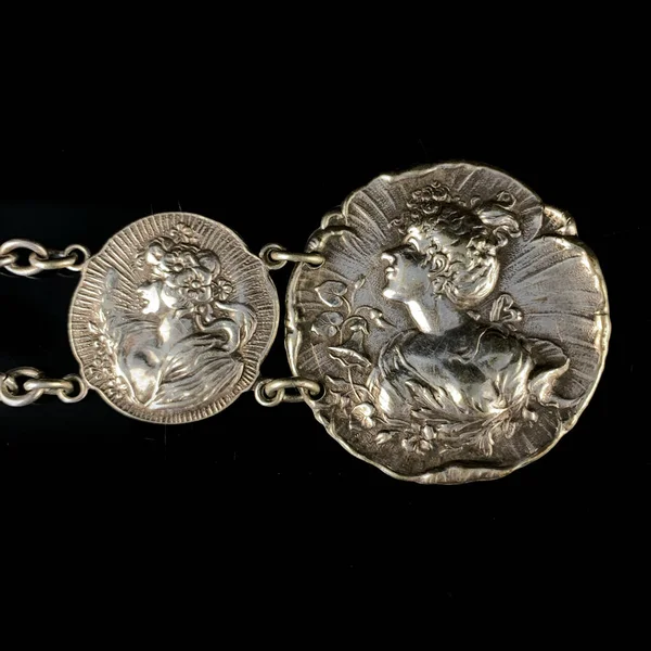 Antika Mücevherler Yunan Tarzı Kadın Profili Olan Antika Gümüş Bir — Stok fotoğraf