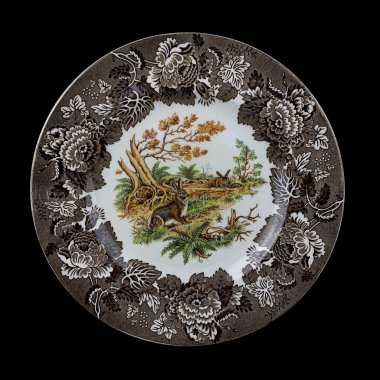 Sonbahar arkaplanı, ormanda iki sülün oturuyor. Yuvarlak. El boyalı antika bir tabak. dekupaj için kuşların görüntüsü ile resim.