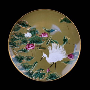 Japon usulü bir kuş. Japon resimleri. Yuvarlak şekilli. El boyalı antika bir tabak. dekupaj için kuşların görüntüsü ile resim.