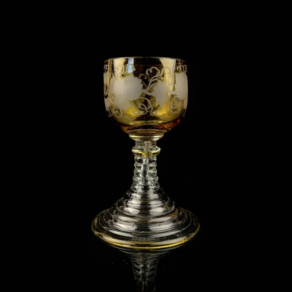 Crystal Vintage Wine Glass Antique Yellow Wine Glass Black Isolated —  Fotos de Stock