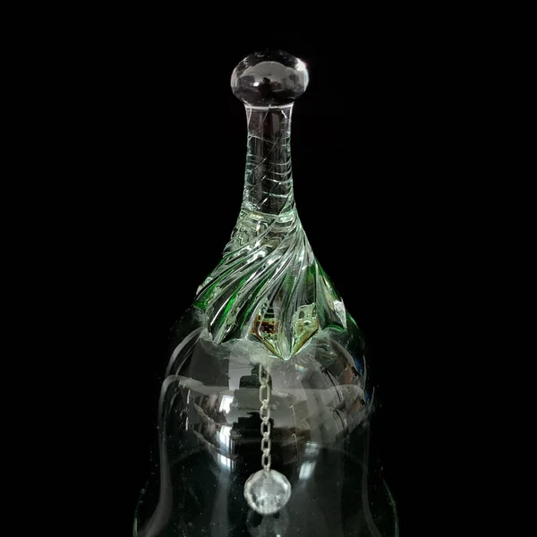 Antike Grüne Kristallglocke Vintage Green Glass Festliche Glocke Auf Schwarzem — Stockfoto