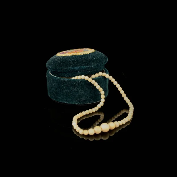 Antique Velvet Box Beads Emerald Casket Beads Black Isolated Background — Stok fotoğraf