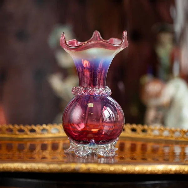 Антикварный Розовый Стеклянный Цветок Вазы Интерьере Розовая Ваза Цветов Роскошном — стоковое фото