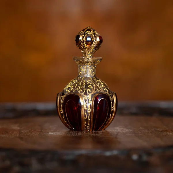 Antique Perfume Bottle Luxury Interior Crystal Bottle Golden Pattern Bohemian — 图库照片