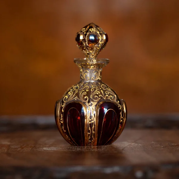 Antique Perfume Bottle Luxury Interior Crystal Bottle Golden Pattern Bohemian — 图库照片