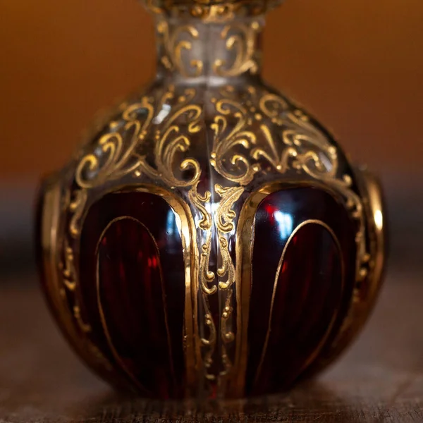 Antique Perfume Bottle Luxury Interior Crystal Bottle Golden Pattern Bohemian — Stockfoto