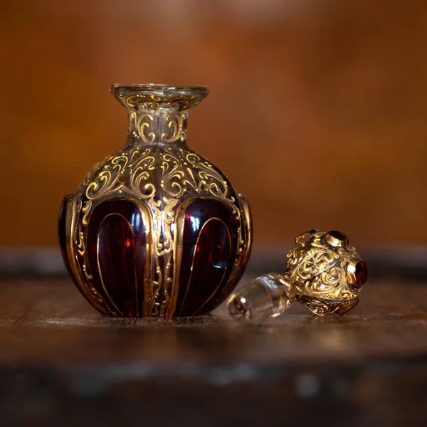 Antique Perfume Bottle Luxury Interior Crystal Bottle Golden Pattern Bohemian — Fotografia de Stock