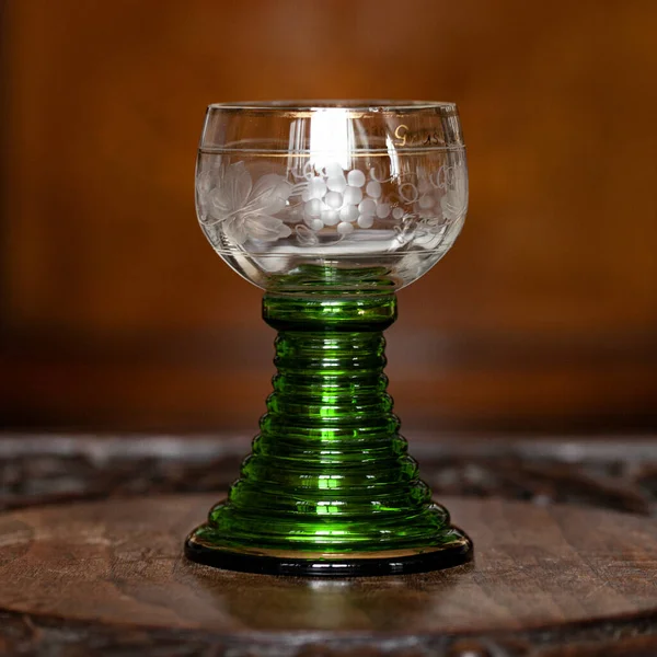 Green Glass Goblet Unusual Shape Luxurious Interior Green Goblet Close — Photo