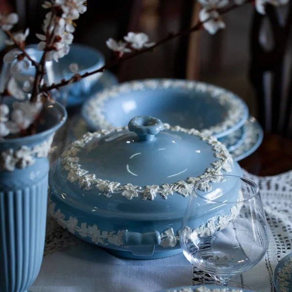 Stijlvolle Eetkamer Decoratie Ingericht Met Blauw Wit Brits Porselein Thee — Stockfoto