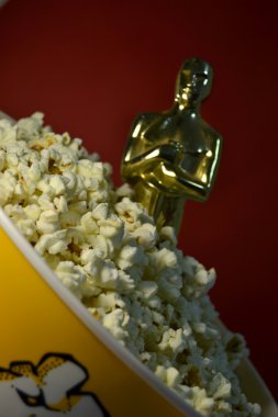 Oscar ve patlamış mısır kırmızı