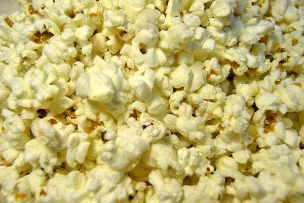 Popcorn con sfondo rosso — Foto Stock