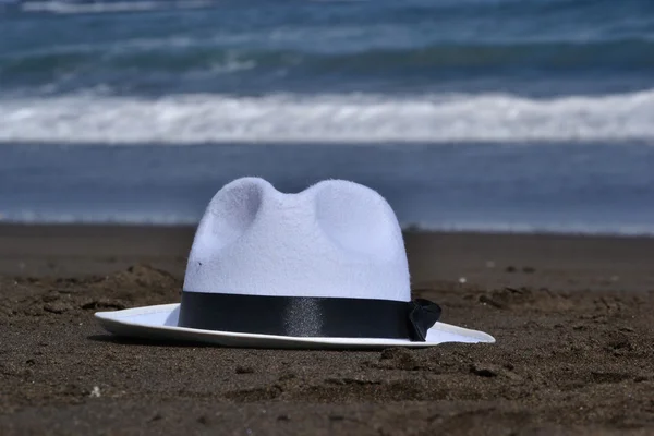Chapeau sur la plage — Photo