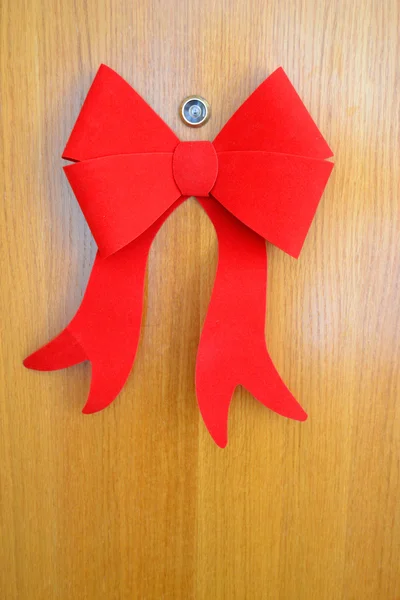 Christmas bow on the door — Stock Photo, Image