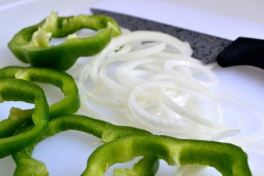 Biber soğan ve bıçak