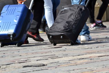 Sokakta yürüyen insanlar