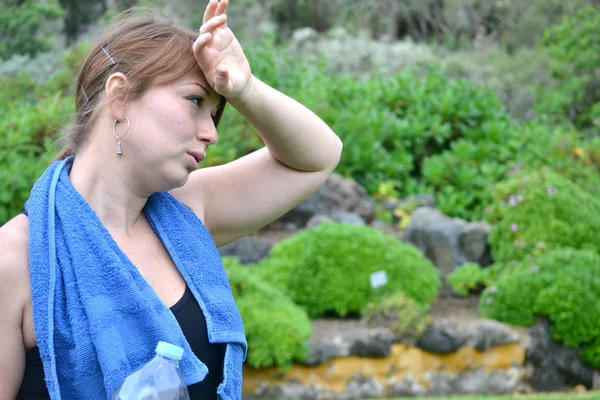 Mujer cansada después del ejercicio —  Fotos de Stock