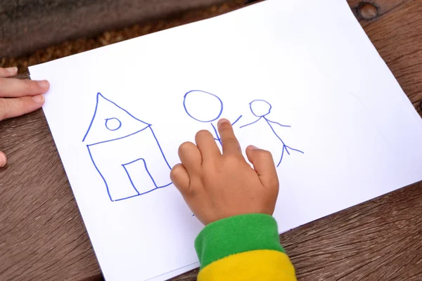 Kind tekenen van een familie — Stockfoto