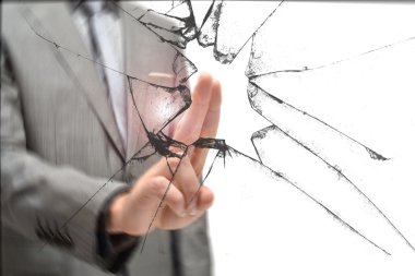 iş adamı parmaklarınızla cam kırma