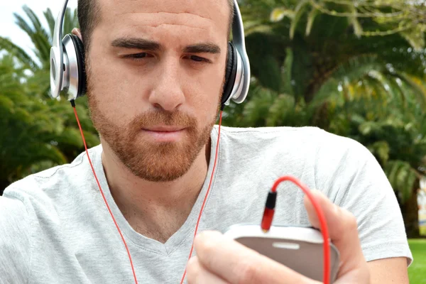 Homme avec casque — Photo