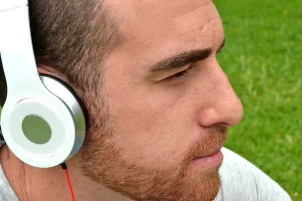 Hombre con auriculares —  Fotos de Stock