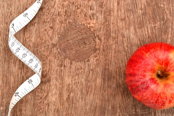 Apple and tape measure — Stock Photo, Image