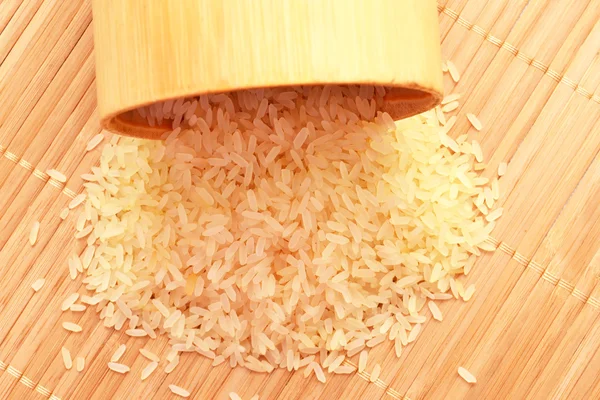 Madera aserrada con arroz — Foto de Stock