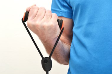 adam elastik egzersiz ile