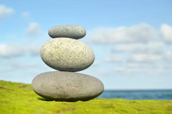 Piedras Zen con fondo marino — Foto de Stock