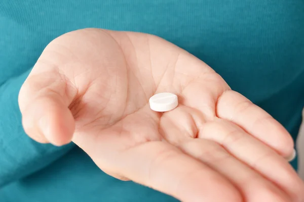 Person showing a pill — Stock Photo, Image