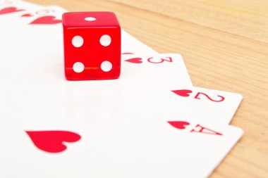 Kırmızı dice Poker kartları