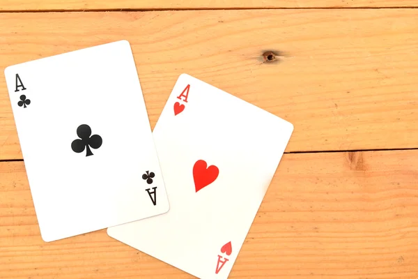 Cartes de poker sur le bois — Photo