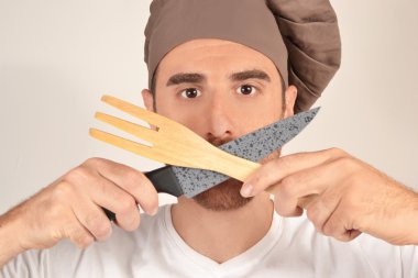 bıçak ve çatal ile ahşap el yemek