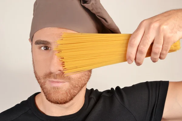 Cook spaghetti in hand — Stock Photo, Image