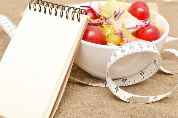 Salad and tape measure — Stock Photo, Image