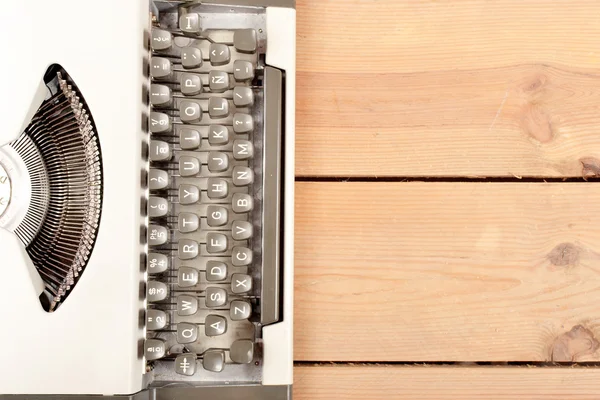 Typewriter on wood — Stock Photo, Image