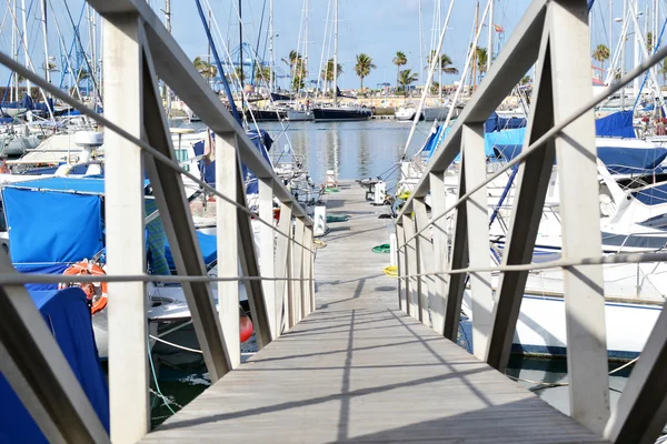 Bron marina — Stockfoto