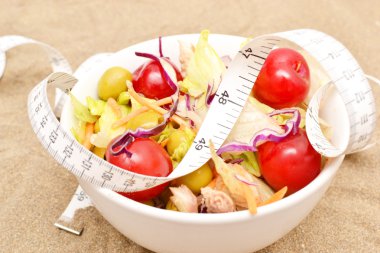 salata ve şerit metre