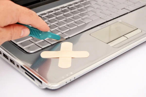 Laptop and scalpel — Stock Photo, Image