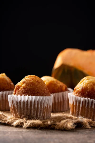 Dýňové Muffiny Dřevěný Stůl — Stock fotografie