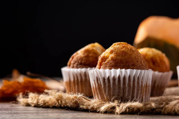 Muffin Zucca Sul Tavolo Legno — Foto Stock